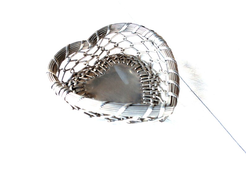 Baskets with heart made of silver wire and single wire image 2