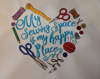 Patrón "Mi espacio de costura es mi lugar feliz". Diseño de bordado a máquina "Mi espacio de costura es mi lugar feliz". Descarga instantánea de "Mi espacio feliz".