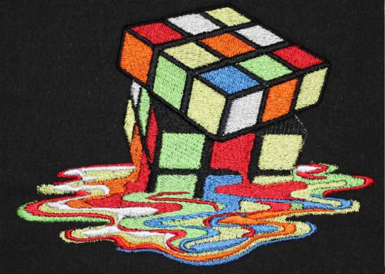 Вышитый кубик Рубика