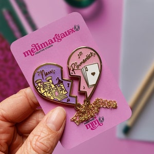 Pin en émail,  New Romantics, lyrics, 1989, double pin, coeur brisé, carte d'as et château, pin de chemise, accessoire de veste, sac à dos