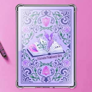 Peut inclure: Insert numérique pour liseuse sur le thème de la fantaisie. Le design présente un dragon violet, un livre ouvert et des éléments floraux. Le texte indique "Heroic Fantasy Era" et "Kindle & Kobo sizes DIGITAL DOWNLOAD". L'insert est encadré d'un bord argenté.
