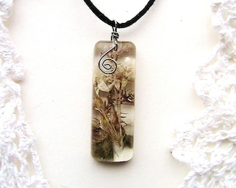 Verticle Pendant with Small White Petals