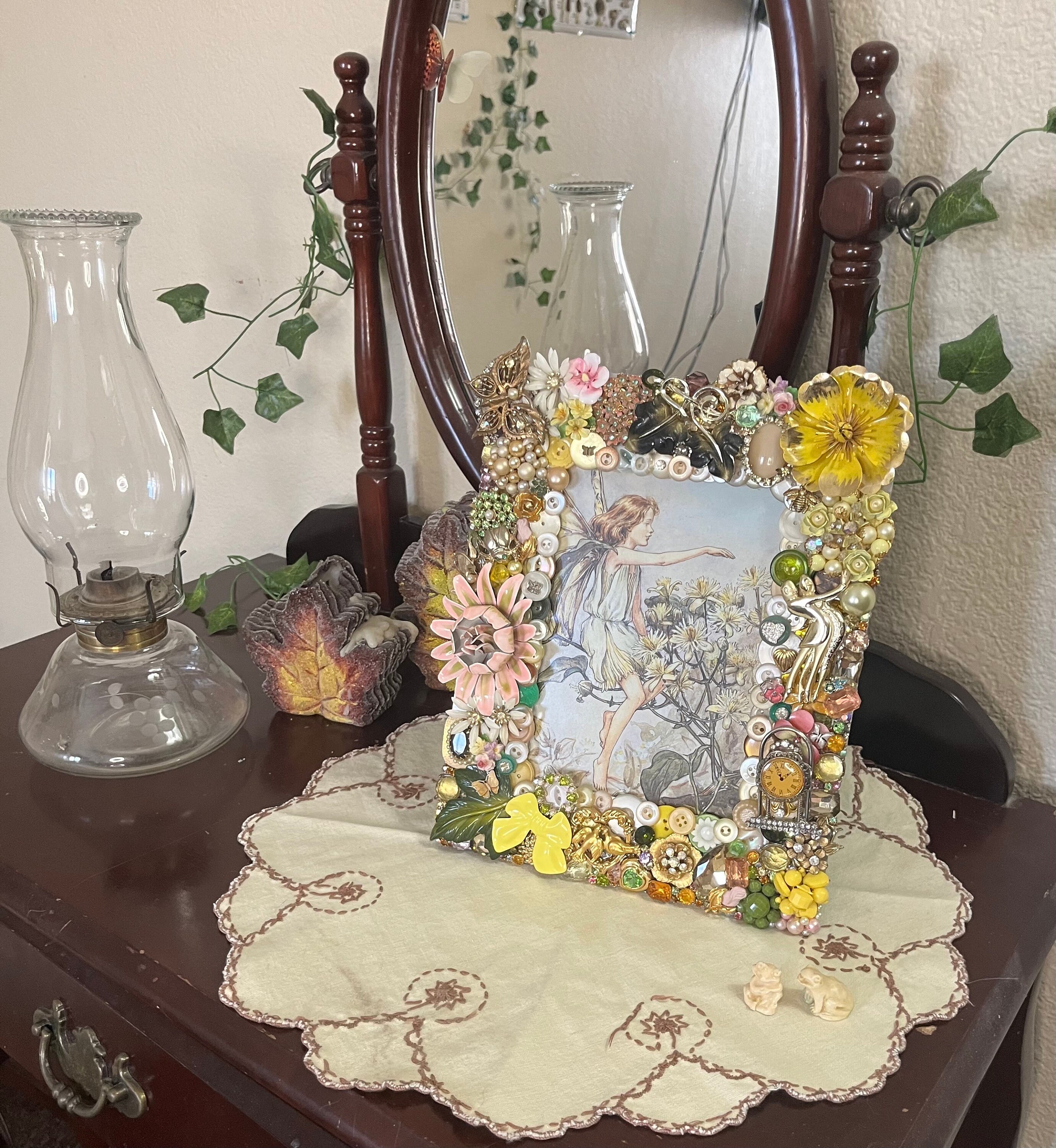 Daisy Chains and Sunbeams (antique Jewelry Picture Frame) - Etsy