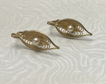 Sarah Coventry Leaf Style with Pearl Clip-on Earrings