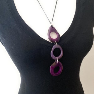 Collar de tagua morado TAG696, collar en Y morado, joyería de nuez de tagua hecha a mano