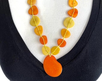 Jaune, Orange Tagua Collier et Boucles d’oreilles TAG667, Collier En Ivoire Végétal, Collier Tagua et Boucles d’Oreilles, Bijoux Écologiques