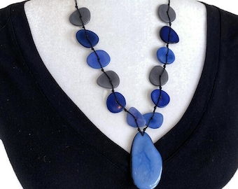 Bleu, Gris Tagua Collier et Boucles d’oreilles TAG667, Collier En Ivoire Végétal, Collier Tagua et Boucles d’Oreilles, Bijoux Écologiques