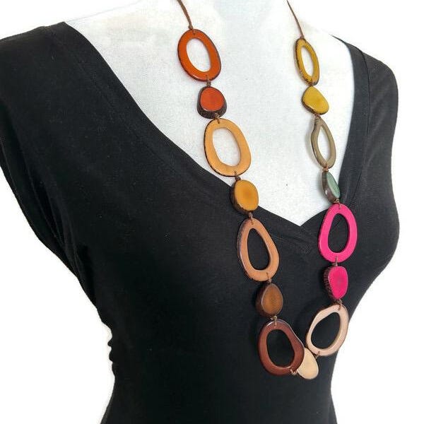Collar de Tagua en varios colores Tag752, Joyas de Tagua, collar largo en rosa, naranja, marrón, amarillo, beige, verde