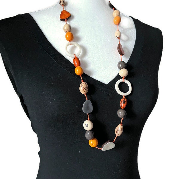 Set de collar largo de tagua en naranja, gris, blanco TAG701, collar y pendientes de nueces de tagua, conjunto de collar orgánico
