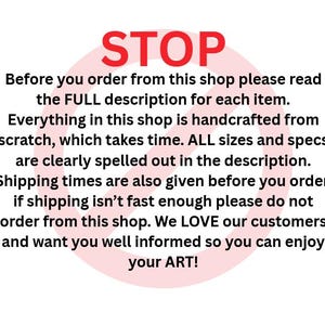 Puede incluir: Fondo blanco con texto rojo que dice "STOP". El texto de abajo dice: "Antes de realizar un pedido en esta tienda, lea la descripci&oacute;n COMPLETA de cada art&iacute;culo. Todo en esta tienda est&aacute; hecho a mano..."