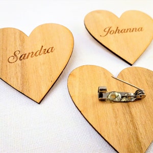 Etiqueta de nome, cartão de lugar, cartão de mesa, presente para convidados, broche de casamento, coração com broche