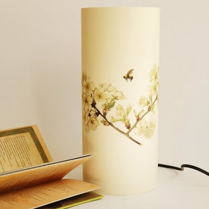 Lampada di carta giapponese a forma di fiore botanico, lampada da comodino estetica carina, lampada lanterna Hygge primaverile calda e accogliente, paralume per lampada da cottage