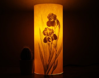 Japansk papperslampa med irisblommor, sängbordslampa med lila blommotiv, estetisk lampskärm, papperslykta, presenter till nya hem, Cottagecore