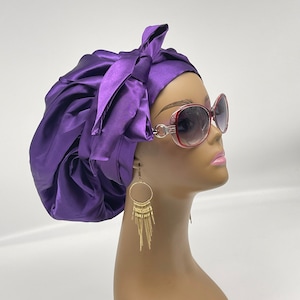 Omkeerbare satijnen motorkap: paarse haaromslag met omslagrand