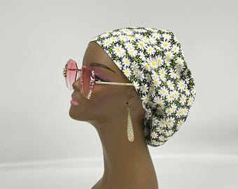 Daisy Floral Scrub Cap: Cotton Nursing Hat with Satin Lining