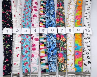 Handgemaakte katoenen scrunchiesleutelhanger en sleutelhanger: bloemen leraar ID-badgehouder
