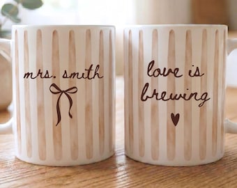 Taza "El amor se está gestando" Regalo para despedida de soltera Taza de novia Taza de café para la novia Regalo de compromiso Taza a rayas Taza para la futura novia Regalo de novia coqueta