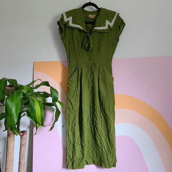 1940s, 1950s Green Wiggle Sheath Dress