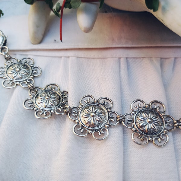 Schürzenkette fürs Oktoberfest altsilber aus verbundenen Blumen Trachtenschmuck