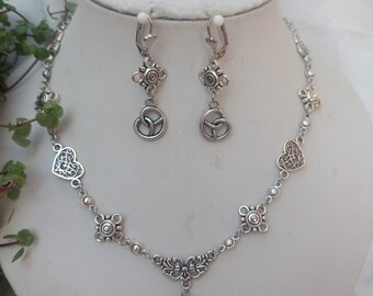 Delicate traditional costume jewellery set 2-piece necklace + earrings with pretzel charms antique silver