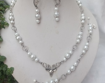 Unusual traditional necklace with deer antlers + pearl groups in bright white