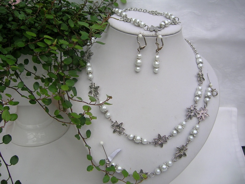 Edles Trachtenset 3-tlg. 3er-Gruppen Perlen weiß schimmernd, Halskette, Armband und Ohrringe Trachtenset 3-tlg.