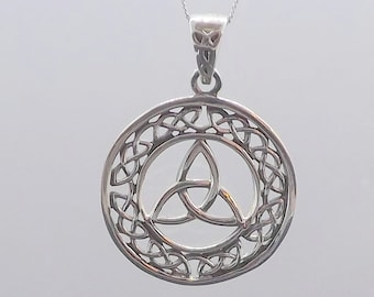 Sterling Silber Triquetra Anhänger Halskette, Sterling Silber keltische Triquetra, Triquetra Anhänger keltische Surround Halskette, Geschenk für Sie