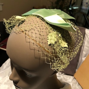 1950s-1960s Dainty Green Ribbon Fascinator