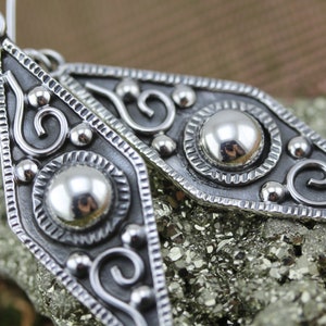 Handmade Zeitgenössische Ohrringe aus Sterling Silber, Diamant Anhänger