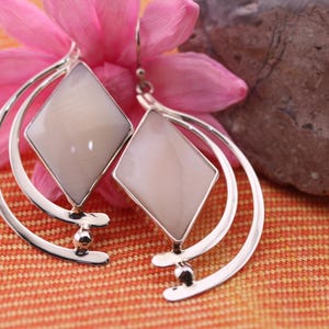 Boucles d'oreilles contemporaines faites main en argent sterling par Diego Garcia, coquillage rose