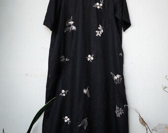 BLACK LINEN DRESS embroidered floral/ Linen long dress / Linen dress for woman / Autum dress / christmas/ Wedding guest dress/ Birthday gift