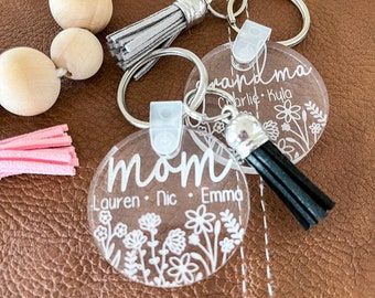 Personlig nyckelring i akryl, Mama, med graverad blommotiv