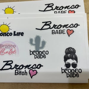 Favoritos definidos! Conjunto de adesivos Bronco Babe Adesivo de vinil menina coque bagunçado // cabelo bagunçado não me importo // aviadores bronco babe