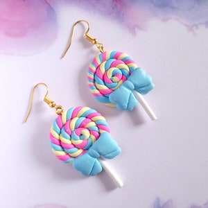 Regenbogen Lollipop Ohrringe mit Schleife, Süßigkeiten, Süßigkeiten, realistische Lebensmittel Ohrringe, Polymer Clay Miniatur Essen, buntes Geschenk