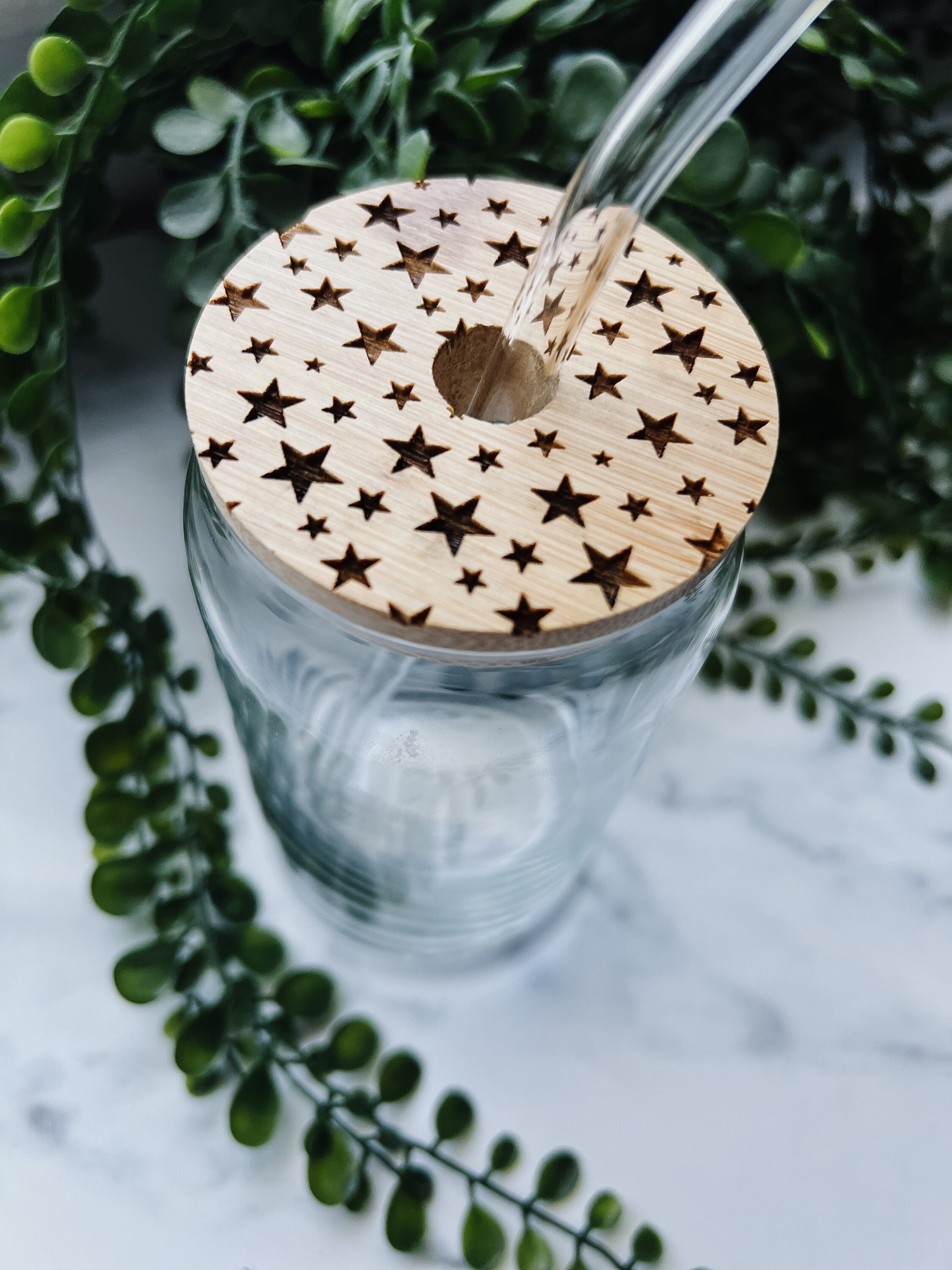 Glass Cup With Bamboo Lid and Glass Straw, Glass Can, Wooden Lid, Engraved  Lid, Star Pattern 