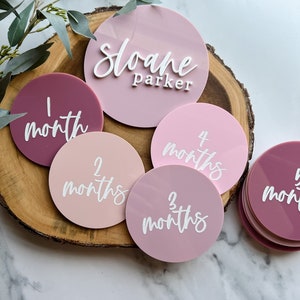 Mixed Colored Acrylic Milestone Cards for Baby Monthly Photos, Script Engraved Milestone Cards, Baby Shower Gift, Monthly Photo Prop