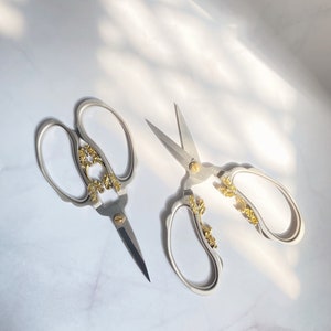 Vintage Style Elegant Scissors  / Embroidery / Cross Stitch/ Knitting Craft / Sharp Scissors