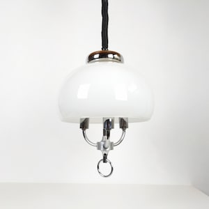 Ein Vintage 3 Light 1970er Jahre verstellbares weißes Glas und Stahl Anhänger Deckenleuchte