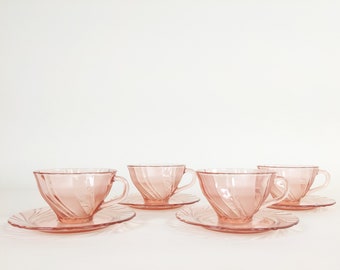 Ensemble vintage français de 4 tasses à café et soucoupes en verre rose tourbillon de saumon par Vereco