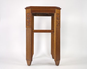 Table vintage art déco, vieille table d'appoint en bois sculpté, table basse avec décoration florale, meubles anciens de France, décoration boudoir