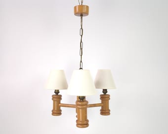 lustre vintage en pin, suspension en bois suédoise des années 1960, suspension rétro à trois lumières, lumière en bois du milieu du siècle, éclairage maison original