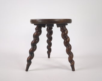 Tabouret vintage en bois torsadé à trois pieds en orge, support pour plante en pot de fleur avec trépied en bois du milieu du siècle, tabouret de Style à traire des années 1960