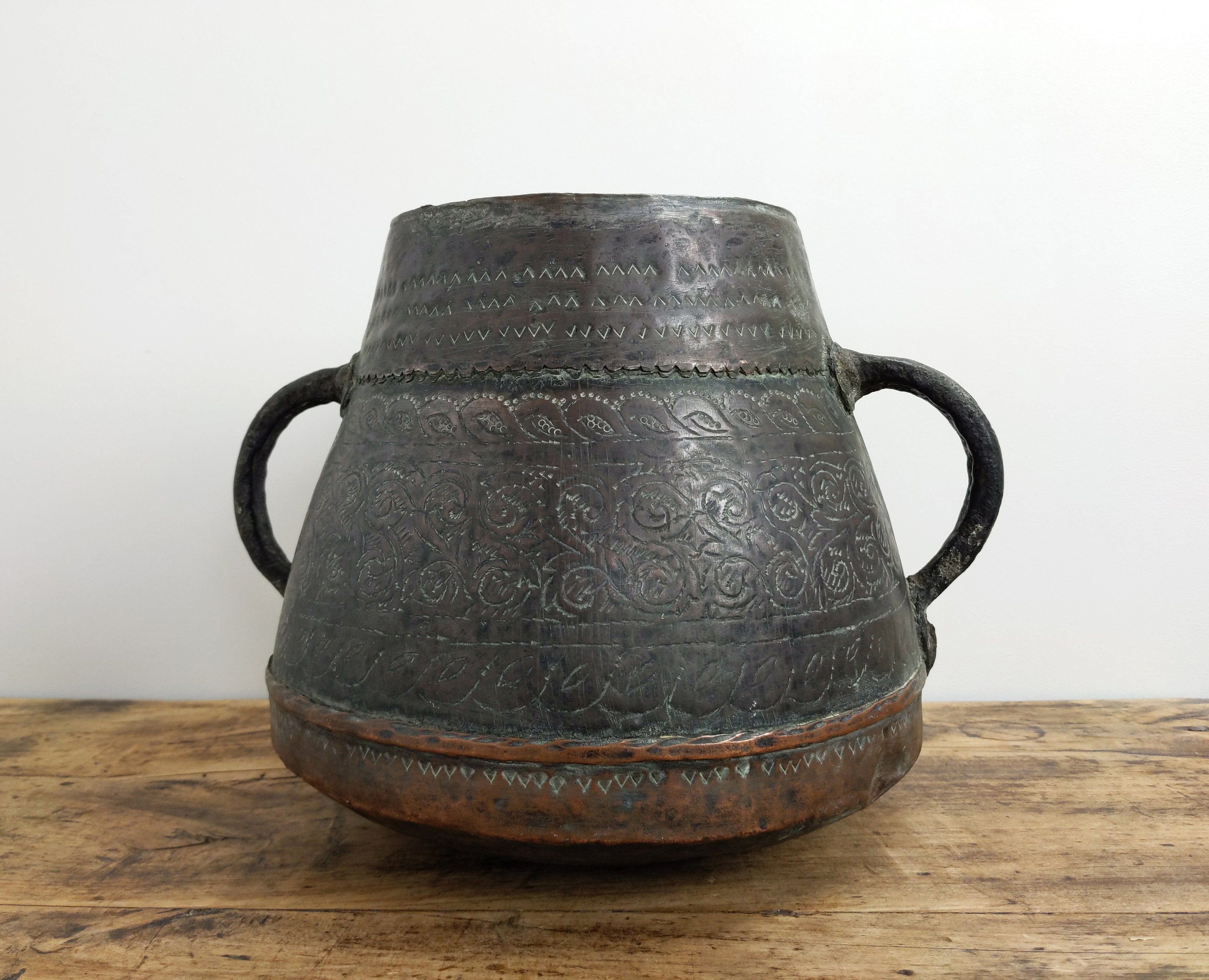 Antique 18Ème Siècle Primitif Nord-Africain Marocain Aumône Orientale Mesure Pot en Cuivre avec Poig