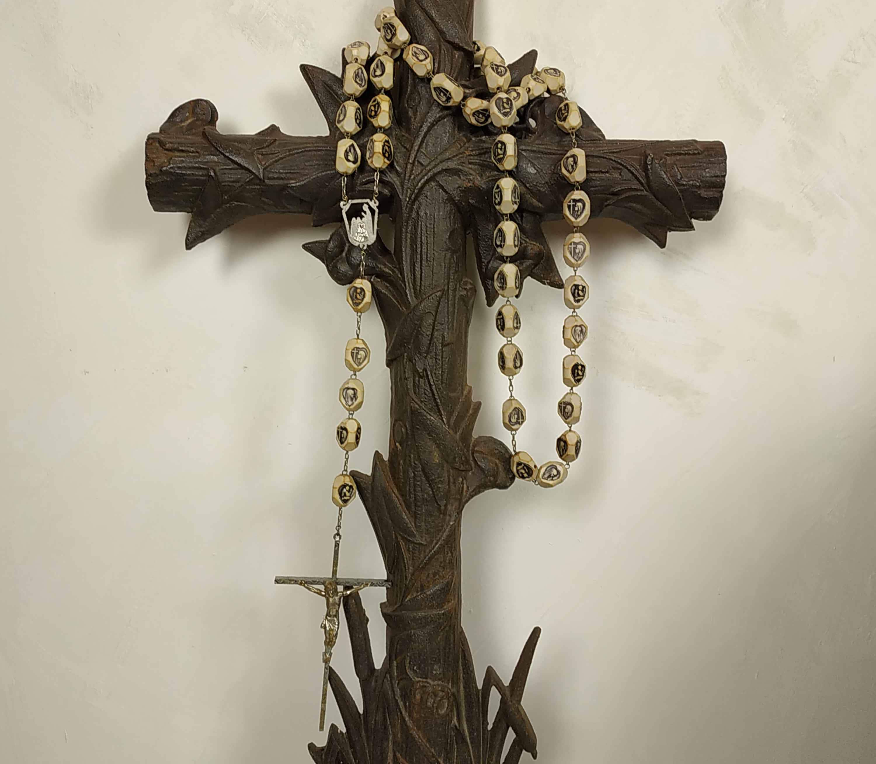 Énormes Perles de Chapelet Composites 62 Po La Vierge Marie avec Crucifix en Cuivre Chromé, Français