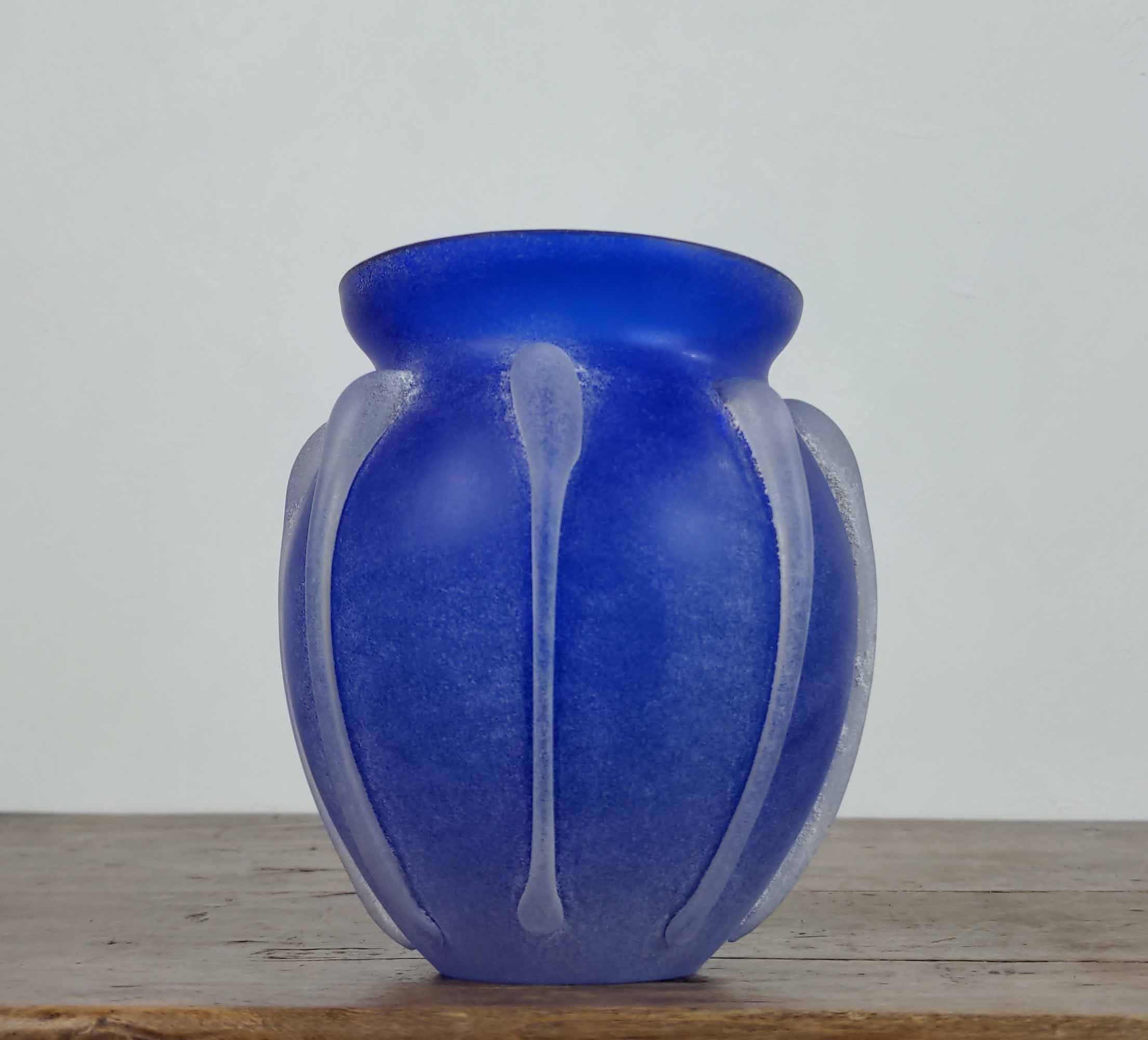 Vase en Verre Bleu, Vase Bleu Cobalt Des Années 1980 Français à Fleurs Soufflées La Main, Support de