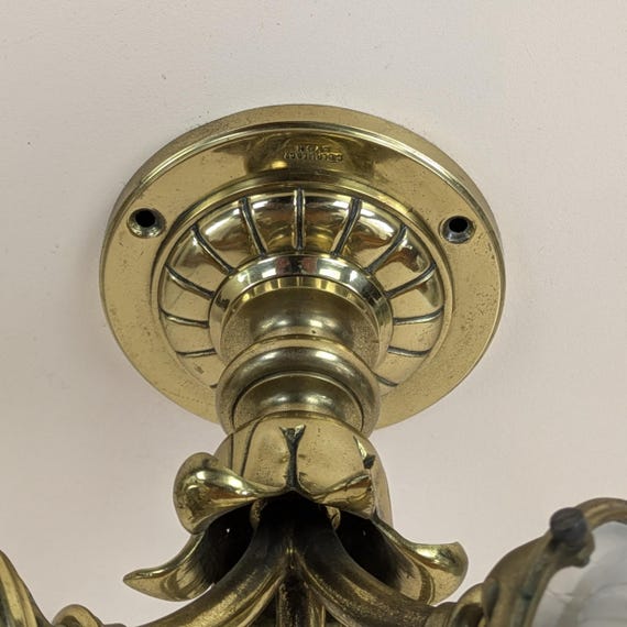 フランス製のガラス製シーリングライト ヴィンテージ ミルクガラス