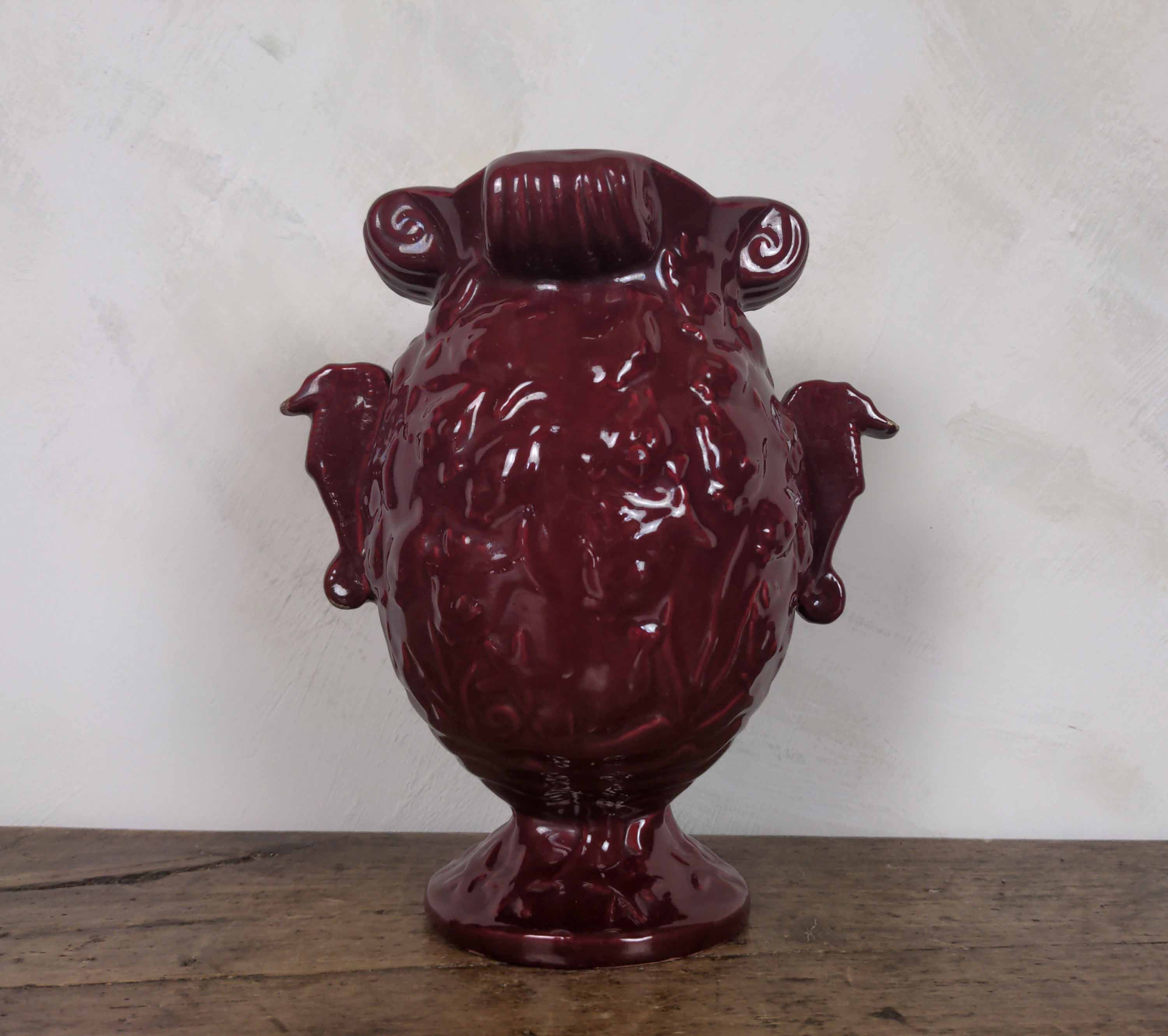 Années 1950 Français St Clément Monochrome Bordeaux Rouge Barbotine Poterie Fleur Vase Décoré avec P