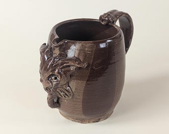 Jarra de cerámica francesa vintage con cara de diablo grotesca firmada por Studio Art Gres