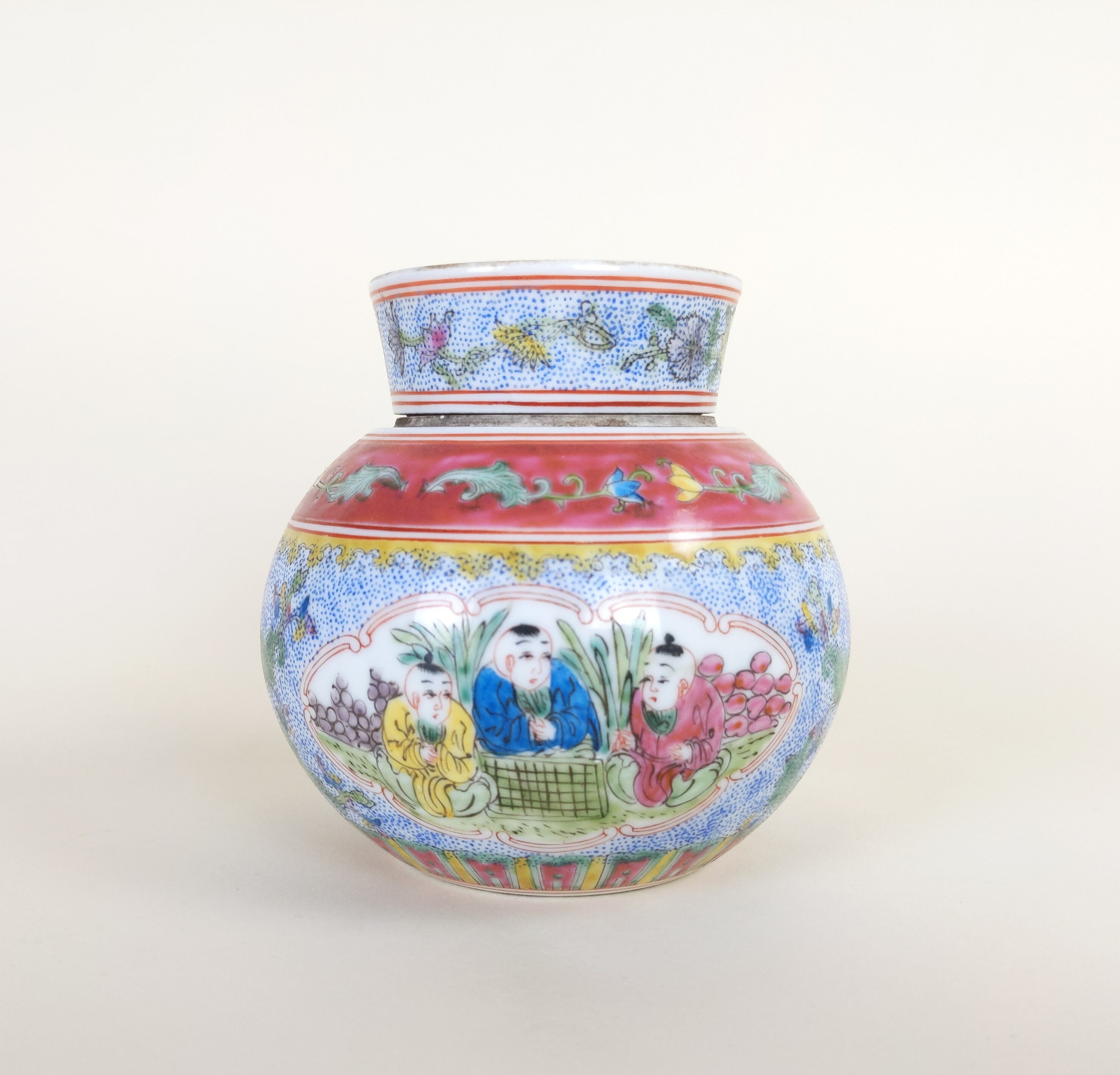 中国 粉彩 万花文 金彩 蓋付きポット 乾隆年製銘 ヴィンテージ il_fullxfull.4264625997_qiga.jpg