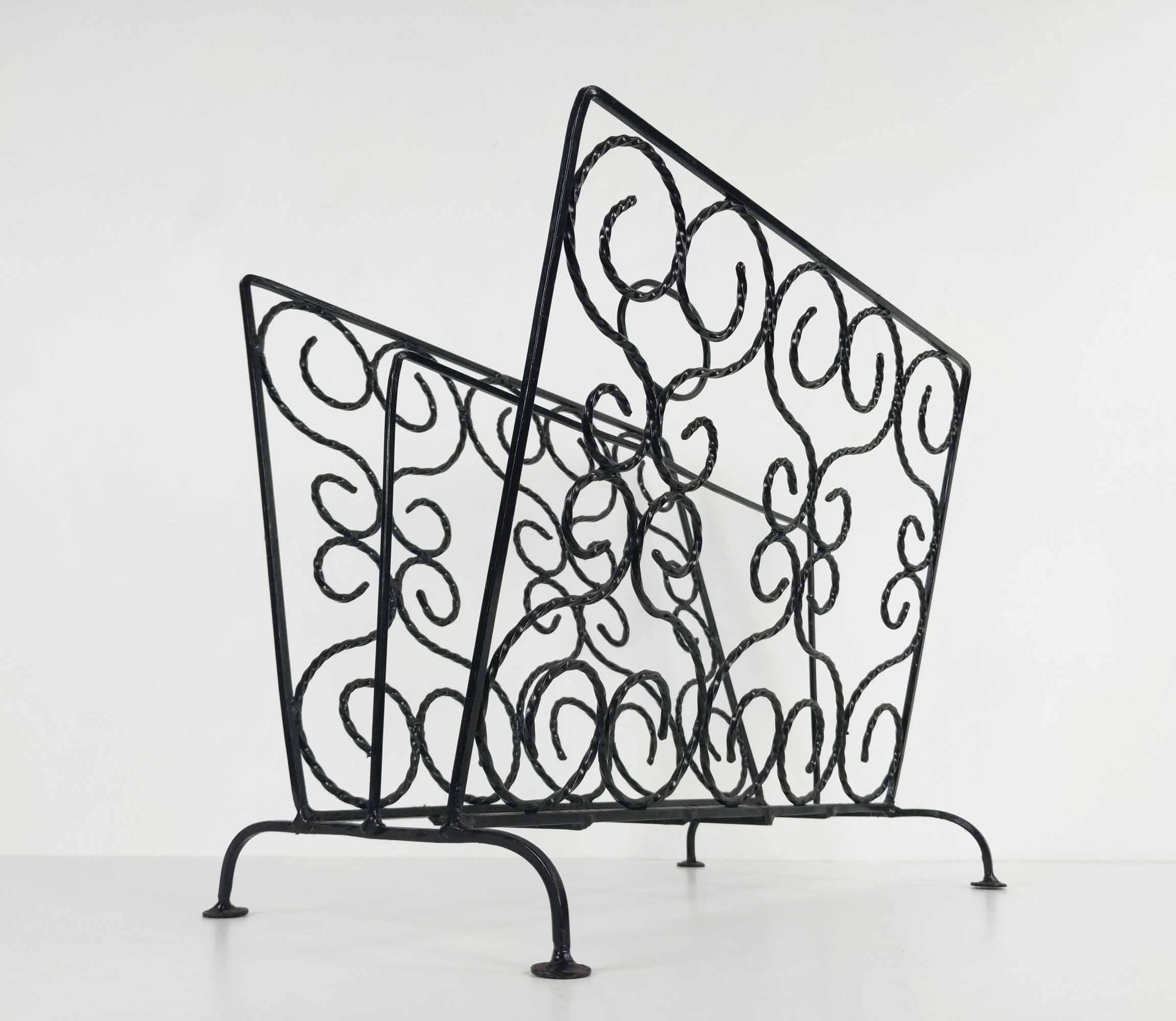 Baskets Rare newspaper baskets Vintage Magazine /Newspaper storage